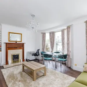 Charming 2 Bedroom Flat In With Free Parking Brighton